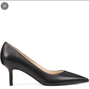 Nine West Nydia black leather pump